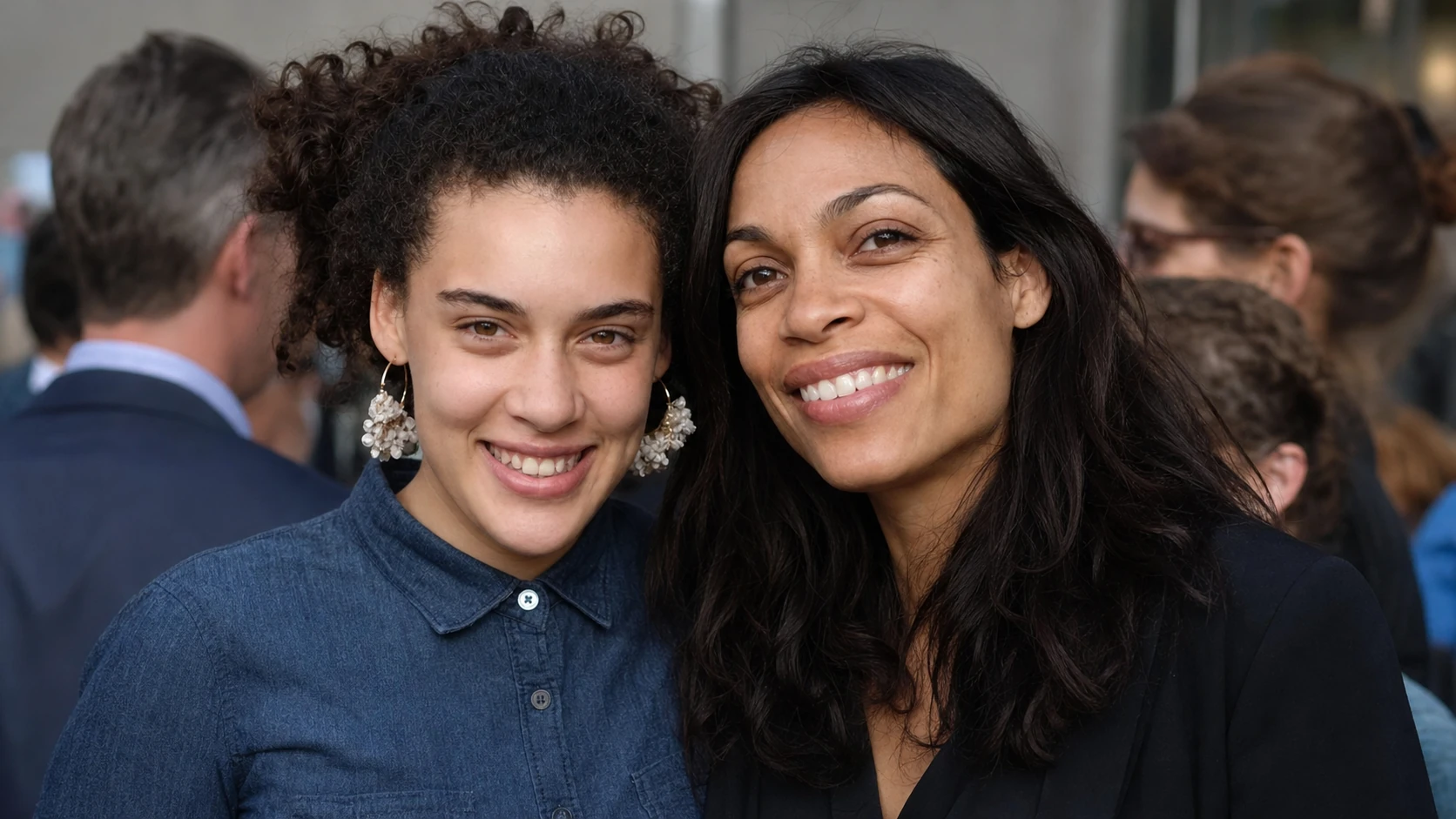 Isabella Dawson is Rosario Dawson’s daughter — not “Lola” - isabella dawson