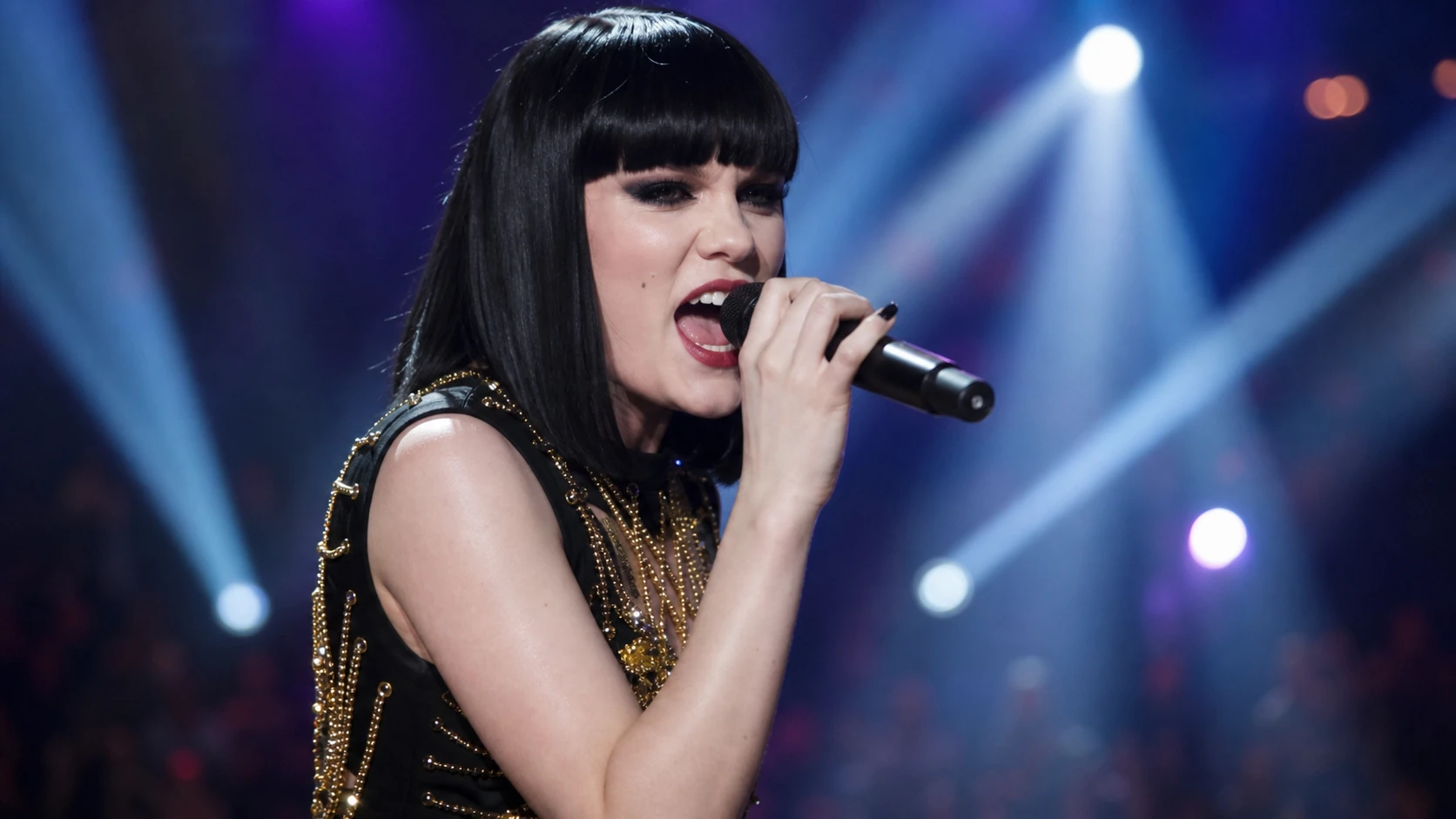 Career Breakthrough - jessie j got an mri after hitting her head